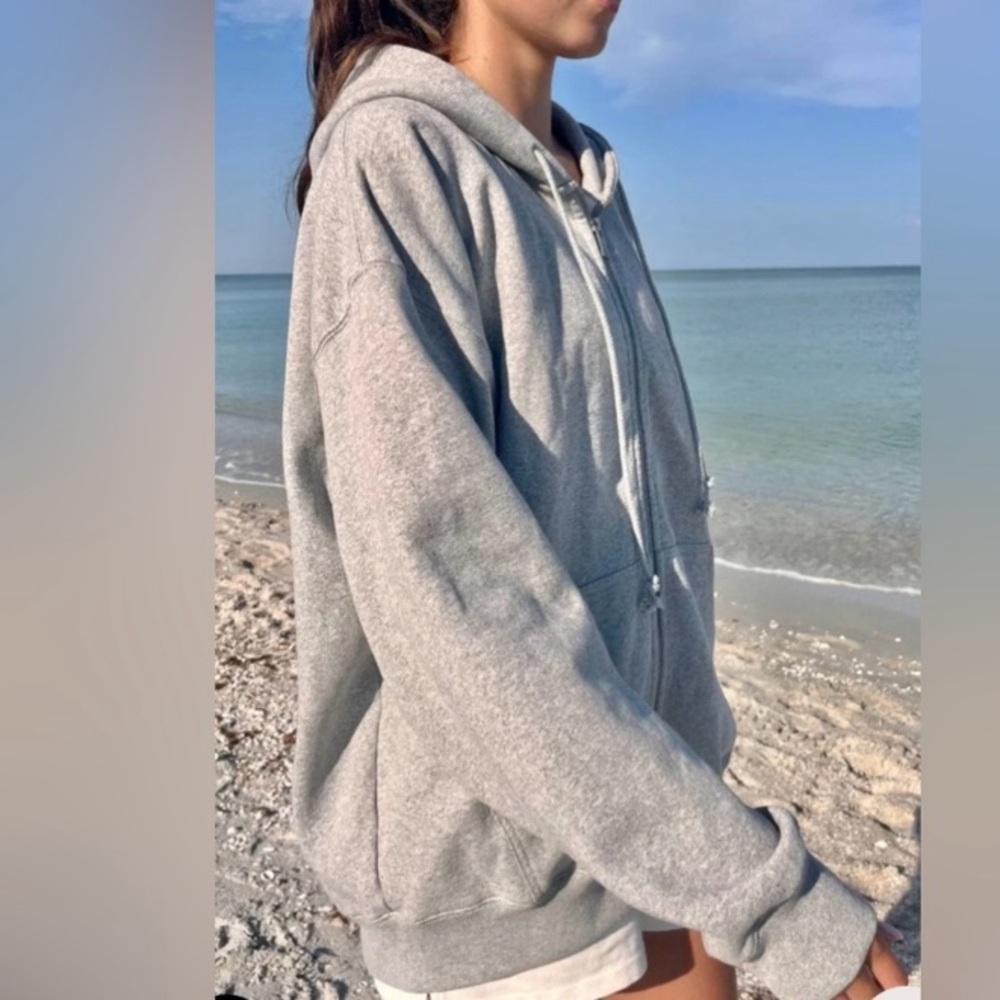 🌊Brandy Melville Gray Heather Hooded Oversized Sweatshirt MDA1102-2194- One Size